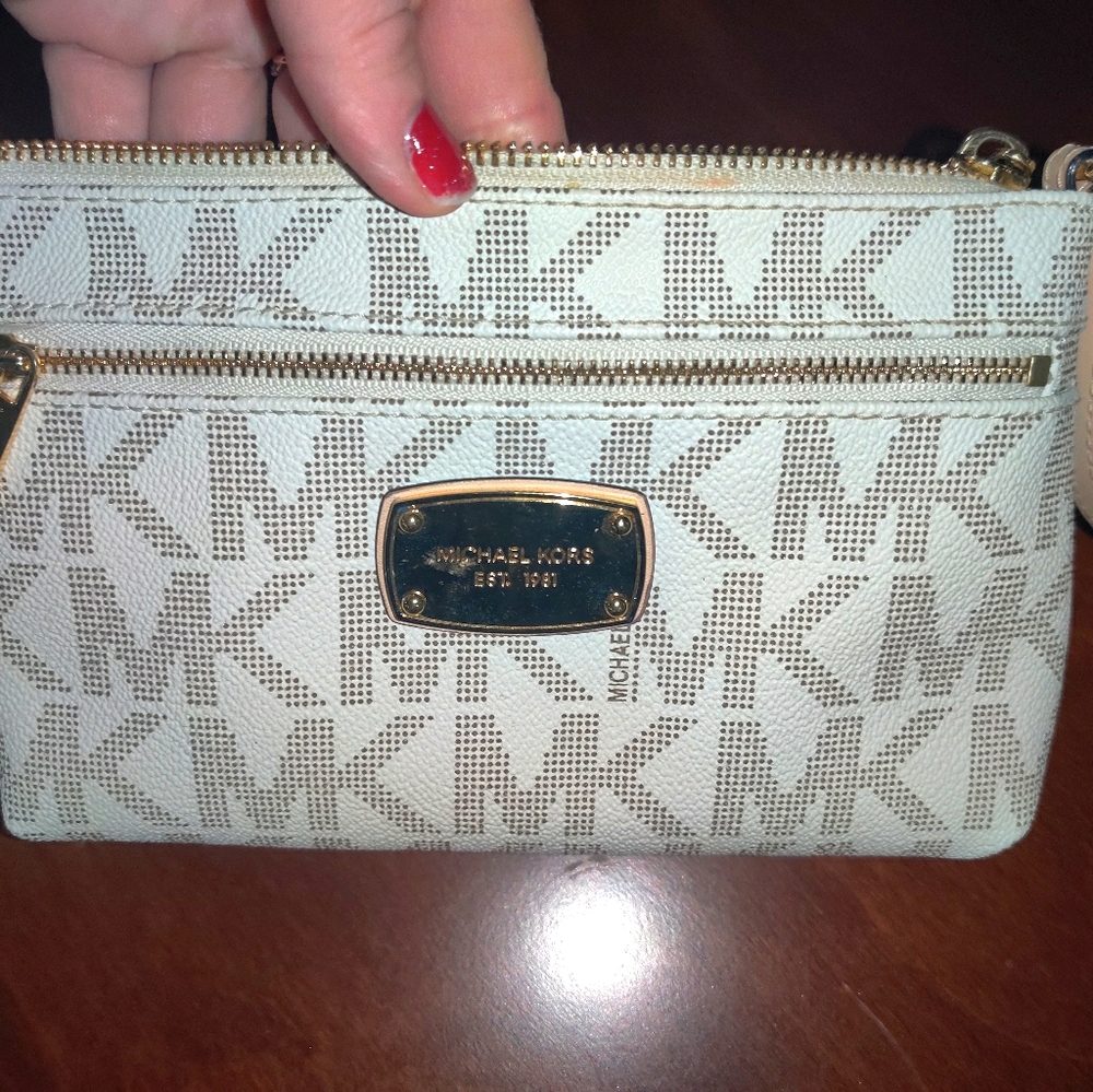 MICHAEL KORS WRISTLET MEDIUM SIZED